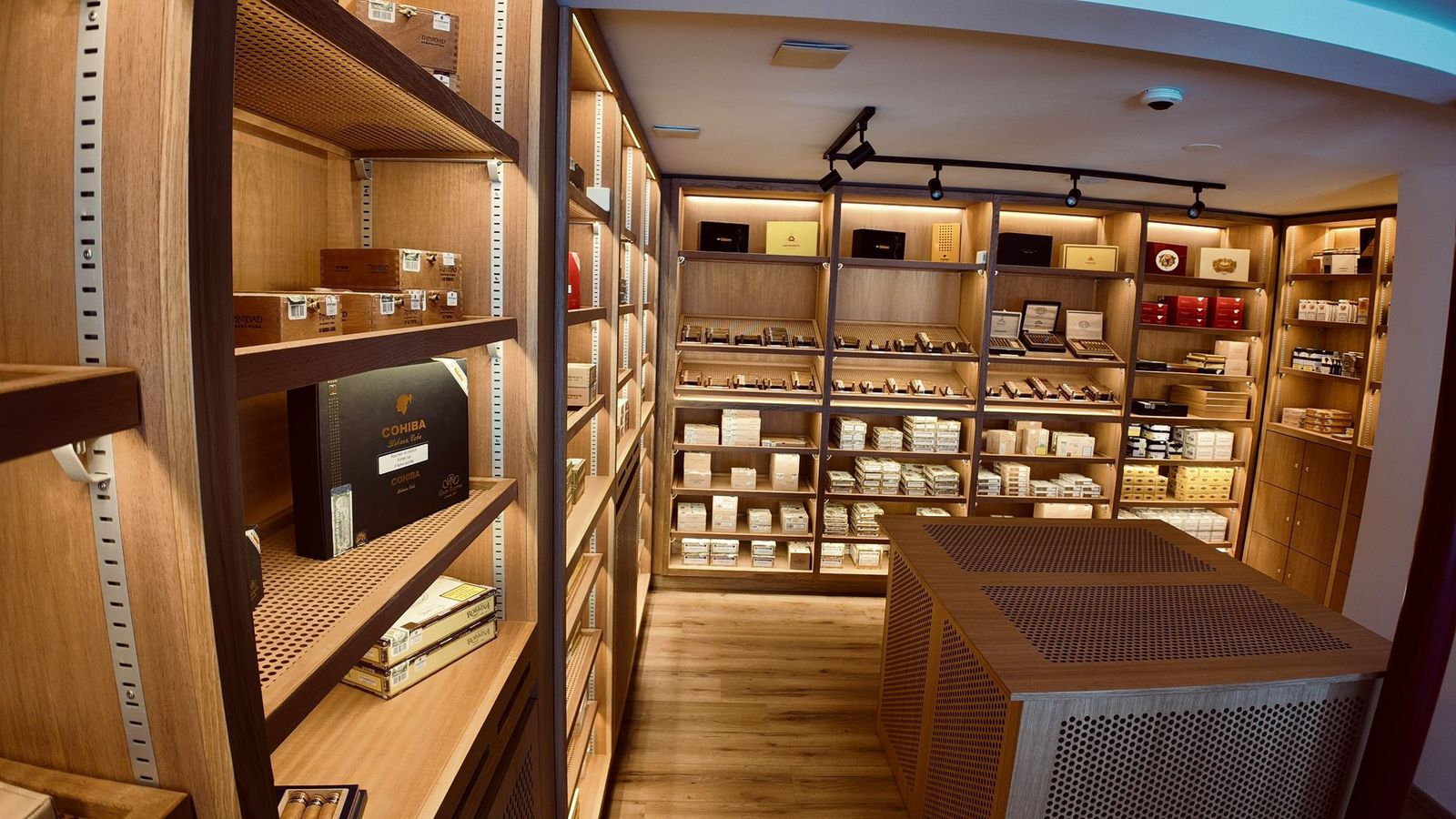 La Casa del Habano Samnaun — Store interior / humidor