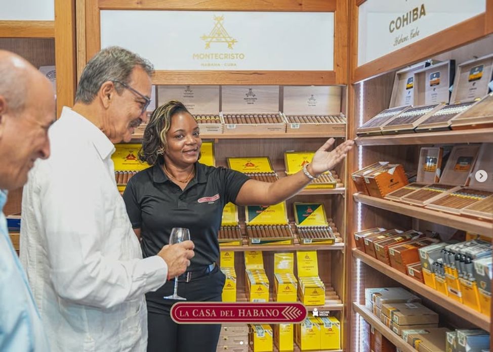 La Casa del Habano Antigua — Service or in-store event